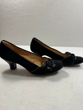 Sofft New Fiorella Black Suede Pumps Rose Detail 2inch Kitten Heels Black 6M